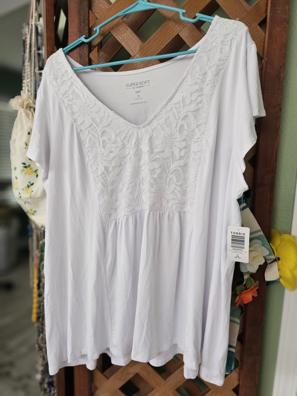 torrid White Lace Yoke V-Neck Tunic Top